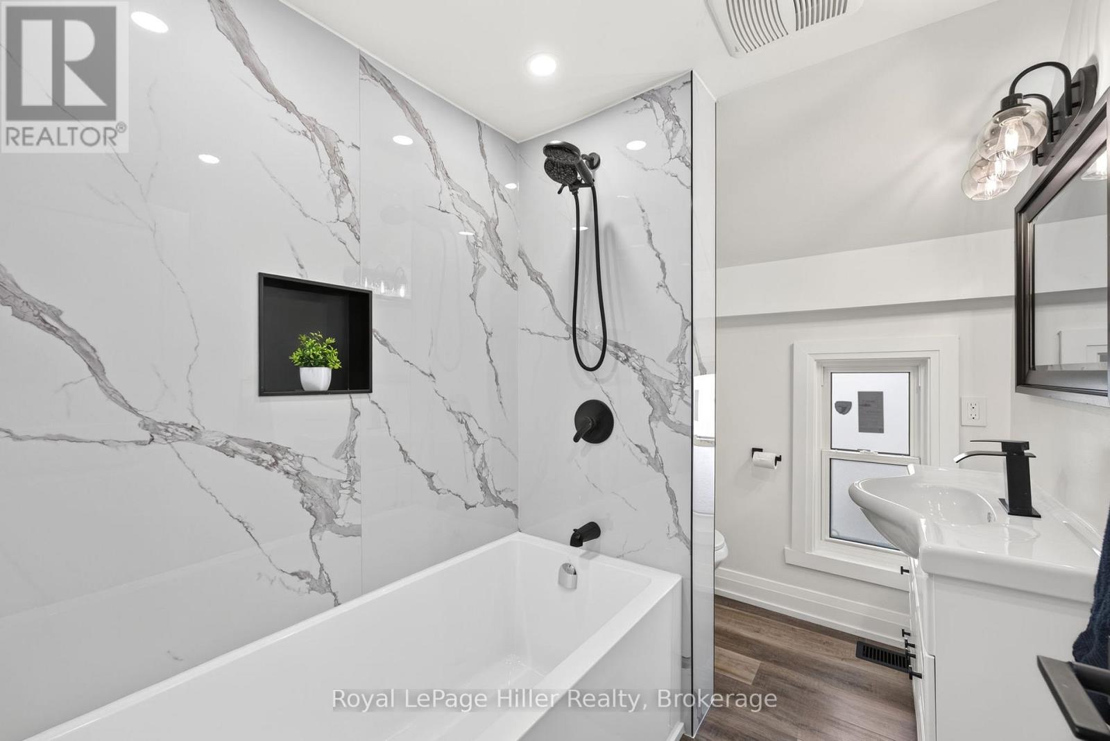 432 Albert Street Property Photo 24