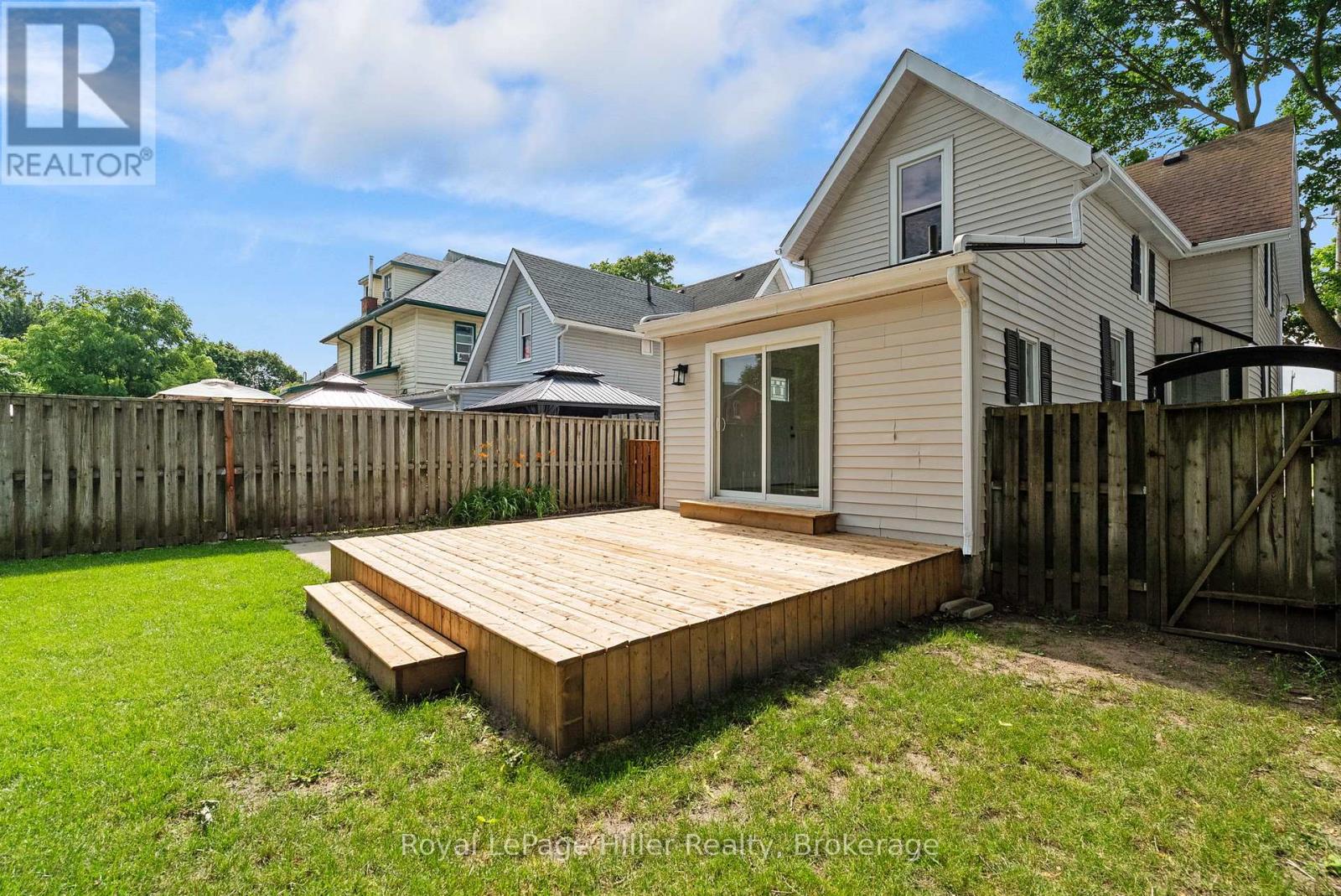 432 Albert Street Property Photo 43