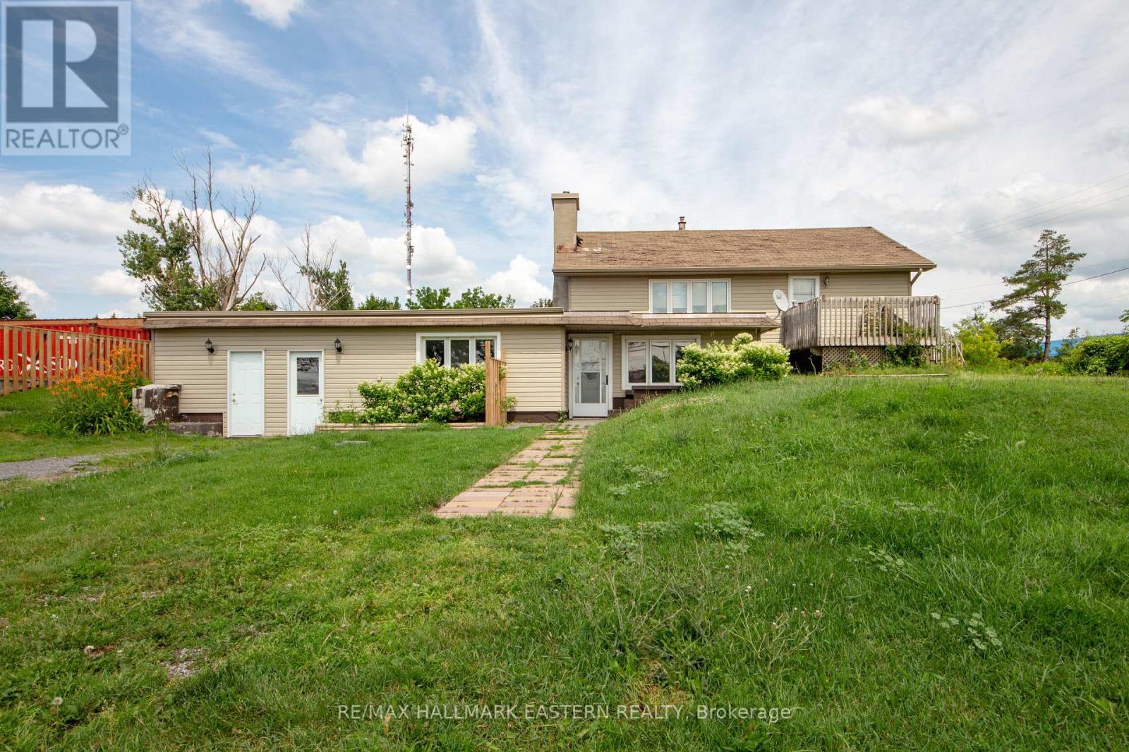 1624 Chemong Road Property Photo 1
