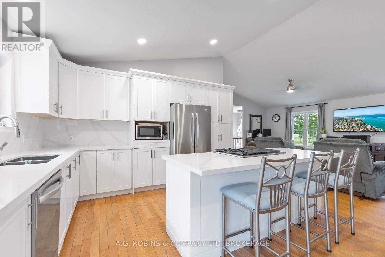 12312 Lakeshore Road Property Photo 11
