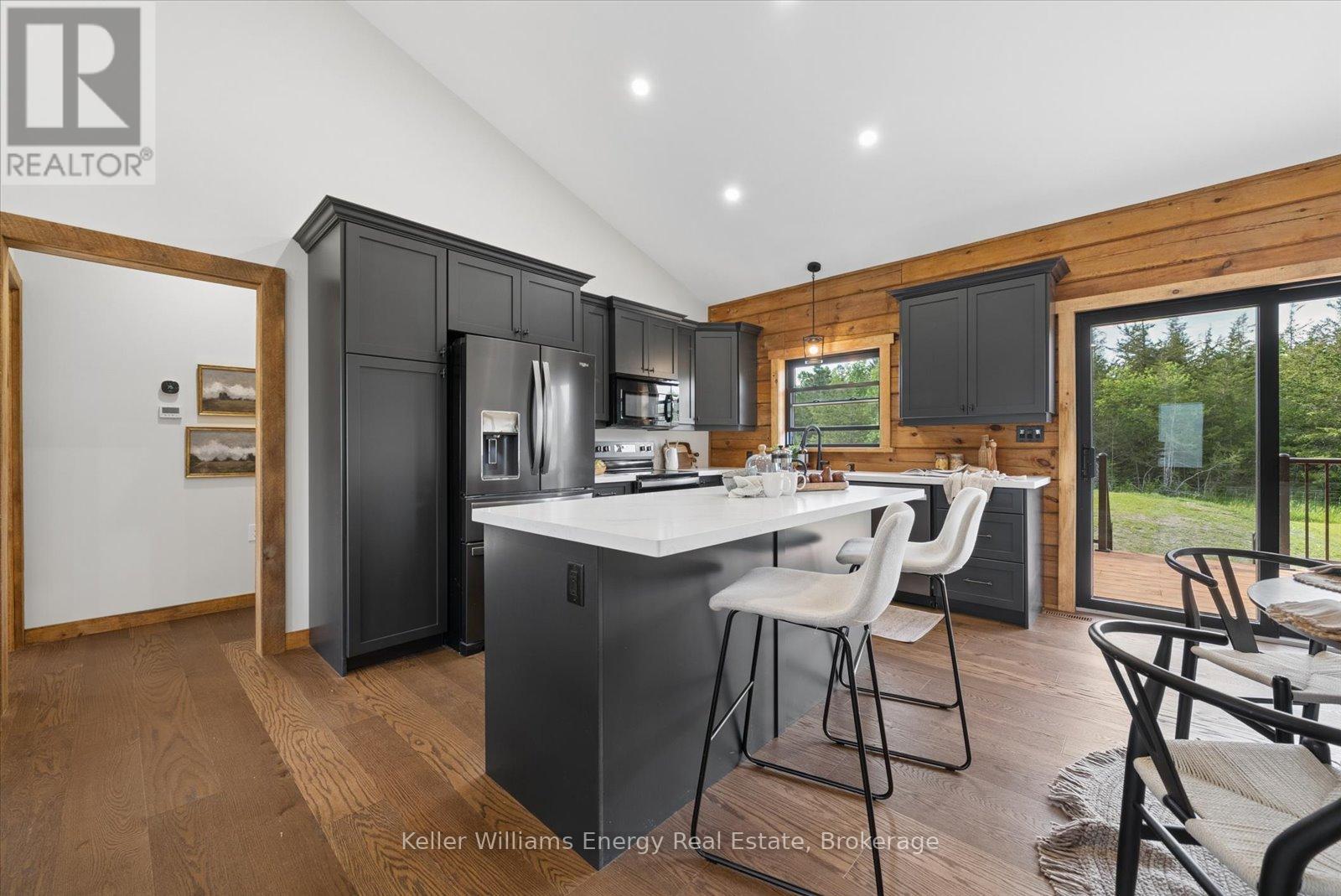 3374 10th Line E Property Photo 5