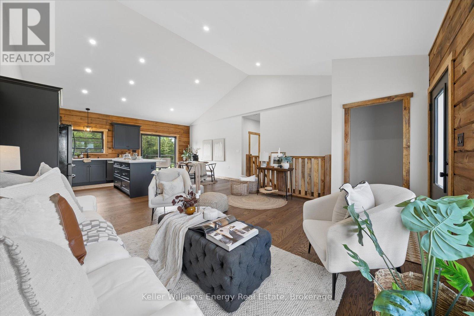 3374 10th Line E Property Photo 11