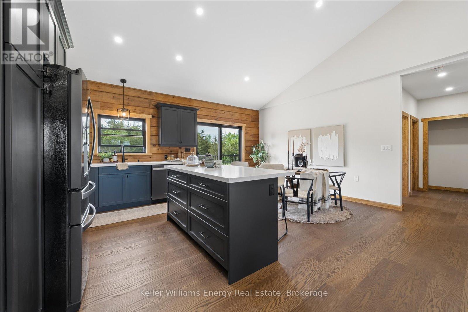 3374 10th Line E Property Photo 15