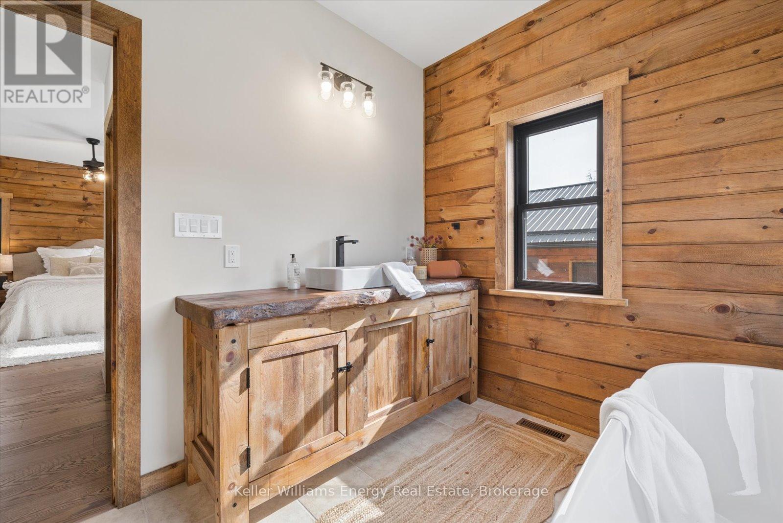 3374 10th Line E Property Photo 18