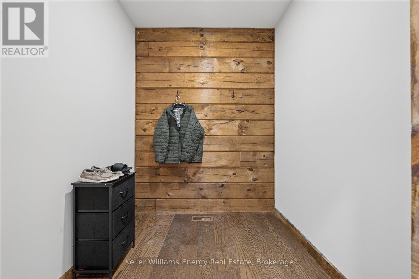 3374 10th Line E Property Photo 23