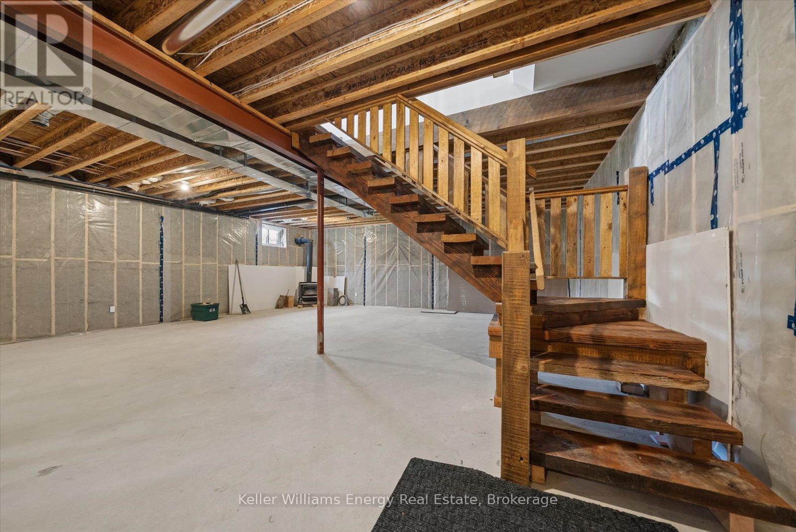 3374 10th Line E Property Photo 30
