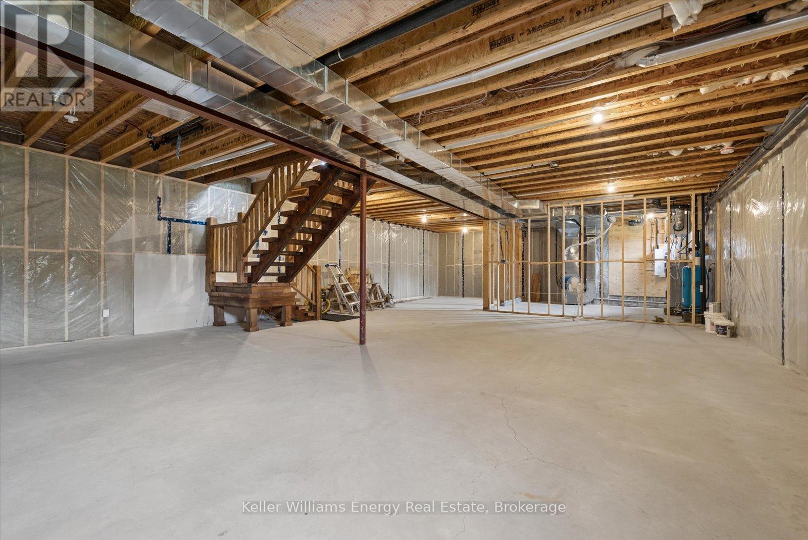 3374 10th Line E Property Photo 31