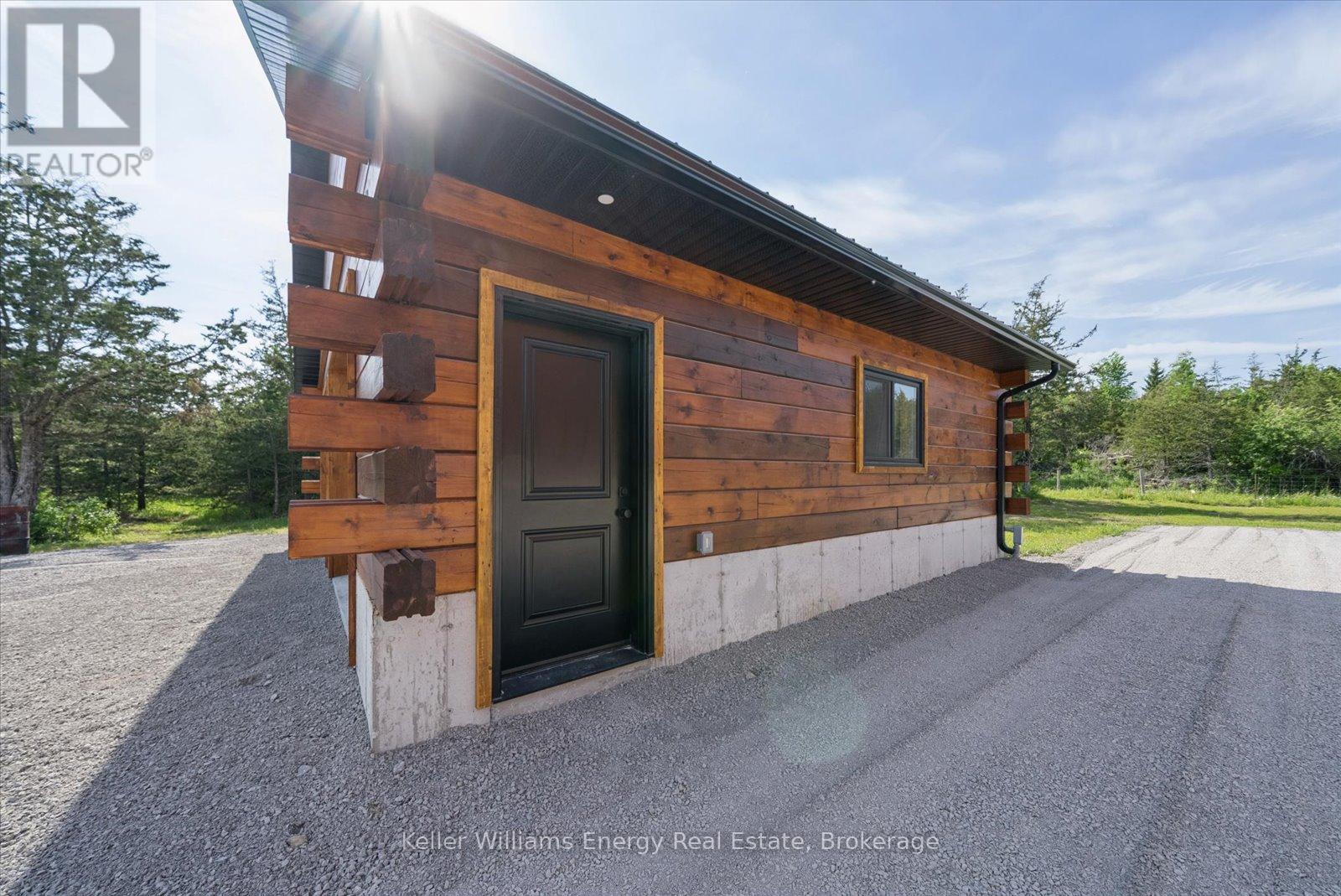 3374 10th Line E Property Photo 35