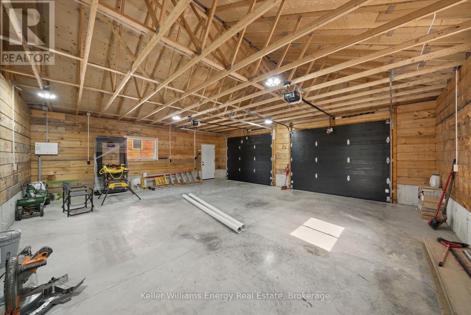 3374 10th Line E Property Photo 36