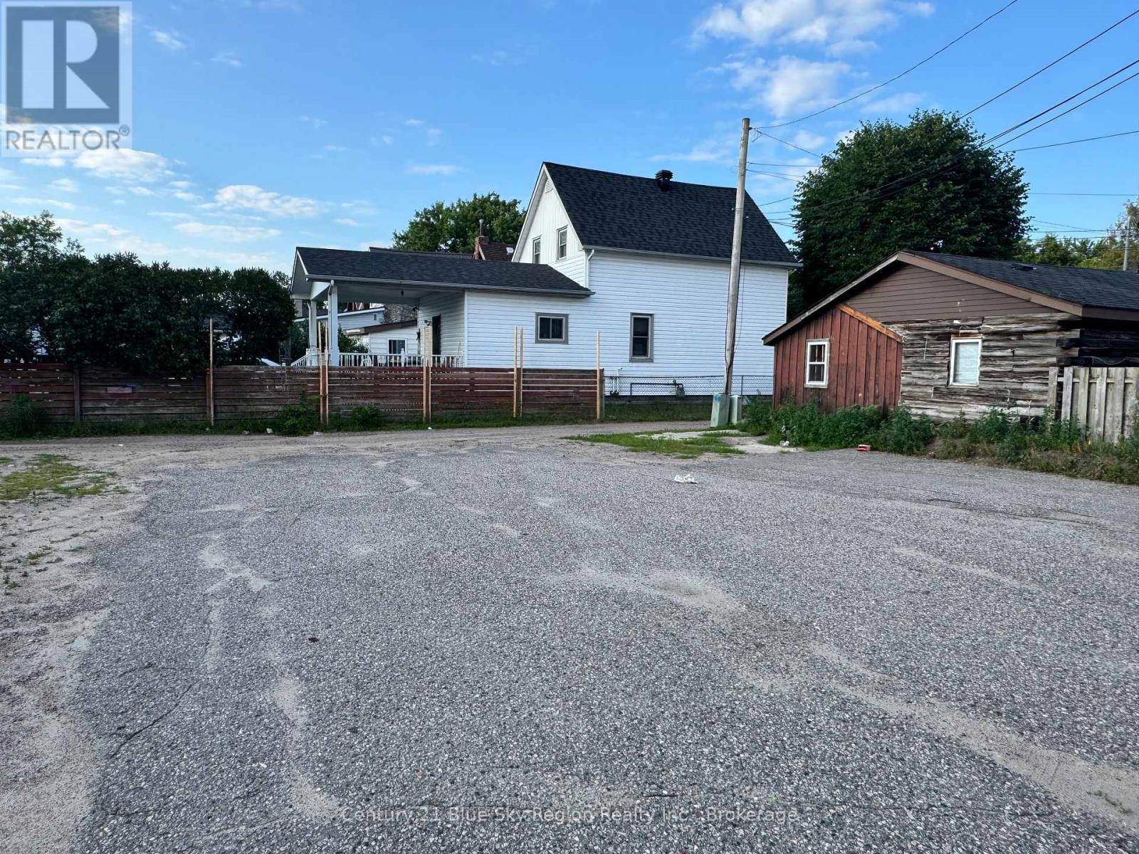 1111 Cassells Street Property Photo 5