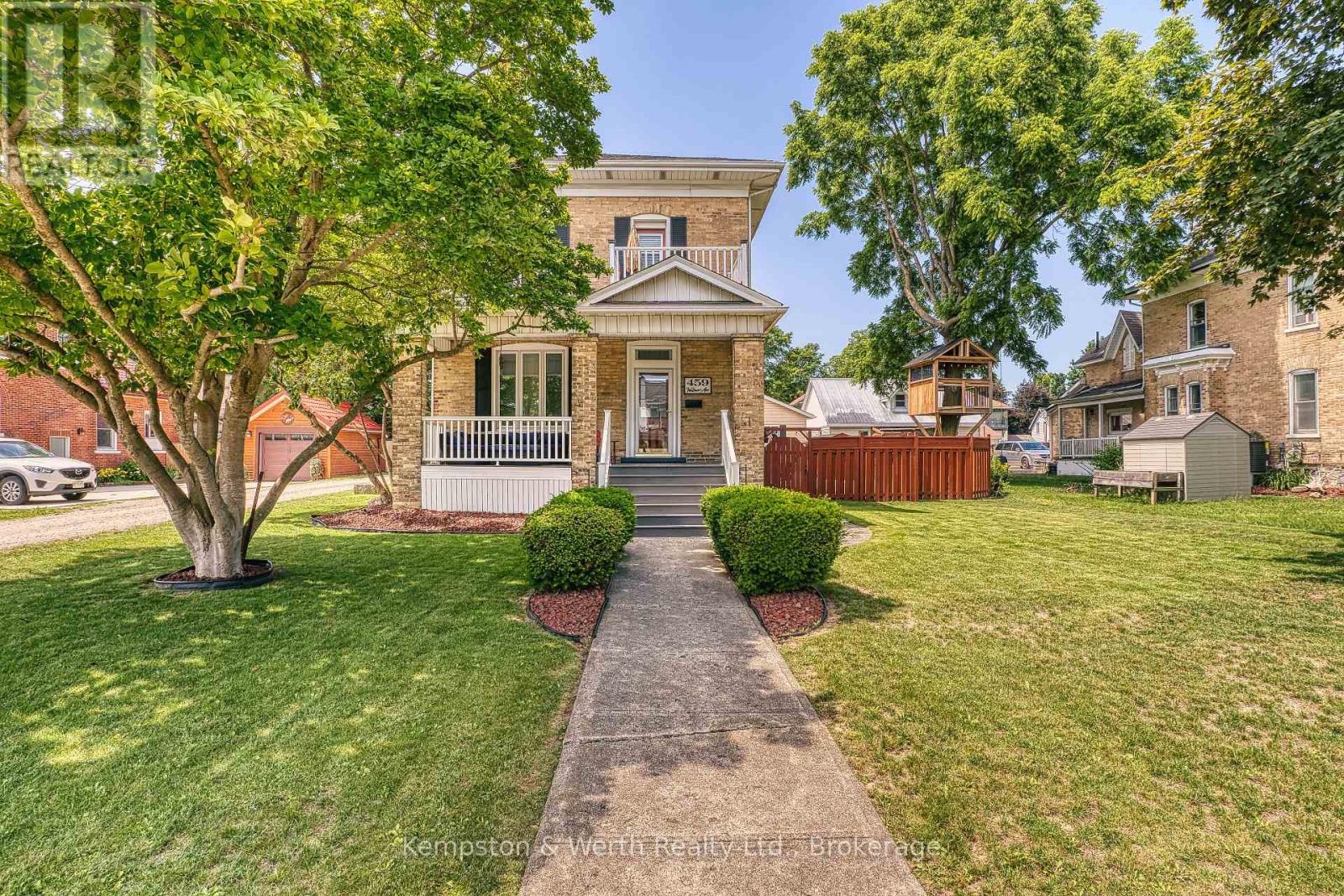 459 Wallace Avenue N Property Photo 3