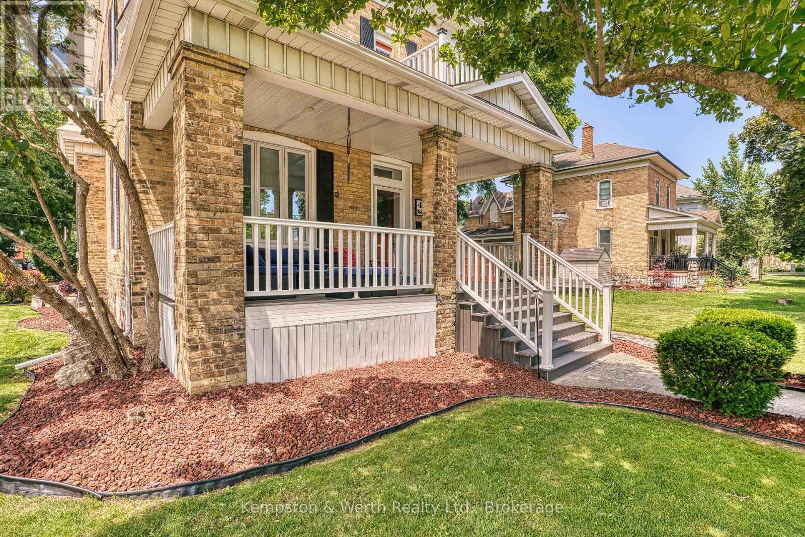 459 Wallace Avenue N Property Photo 5