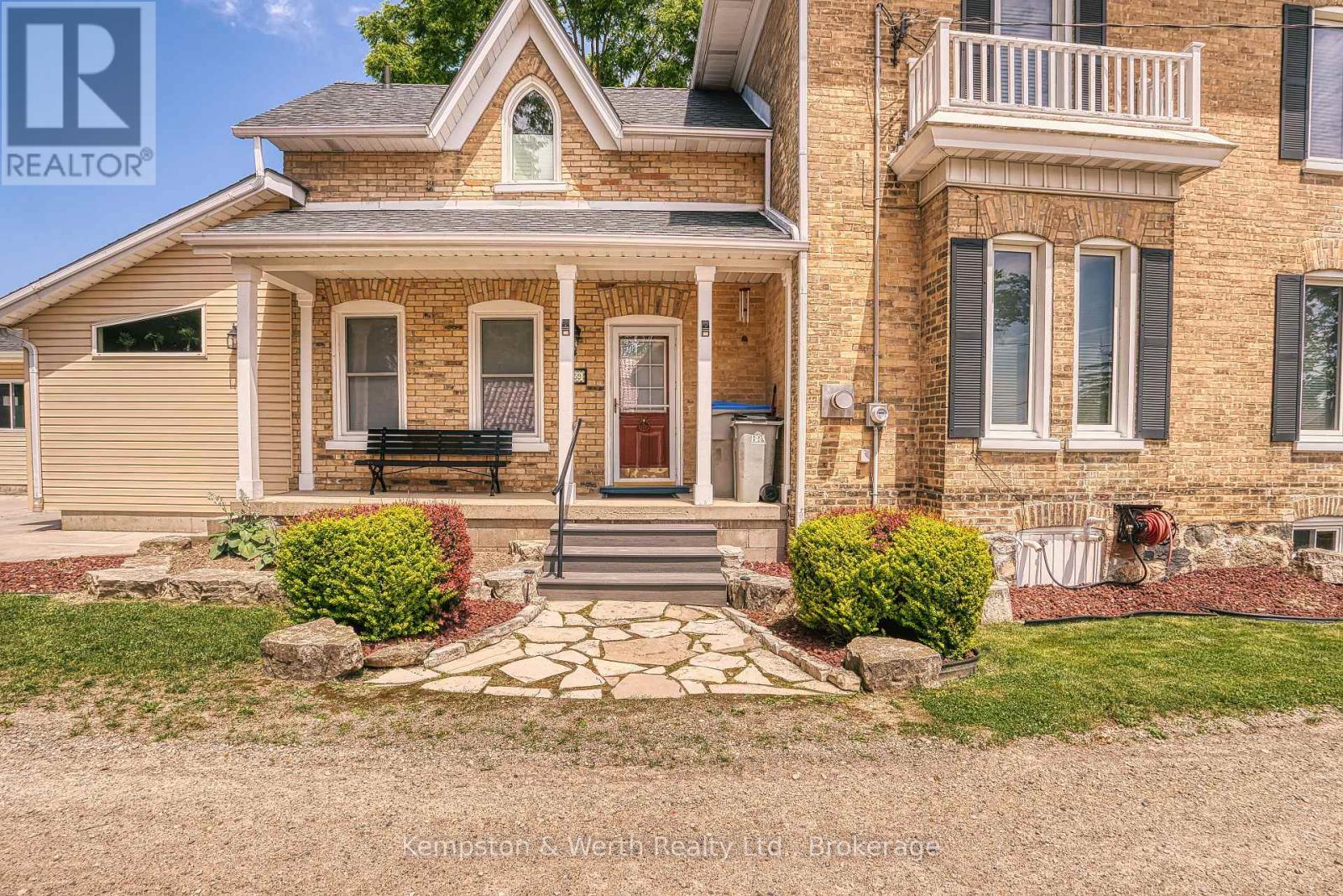 459 Wallace Avenue N Property Photo 7