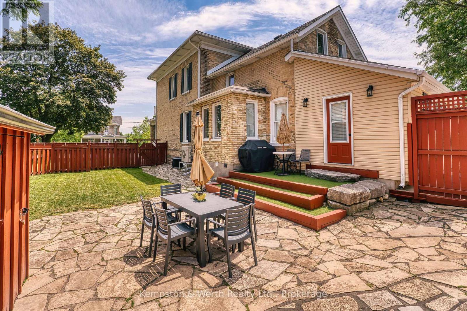 459 Wallace Avenue N Property Photo 8