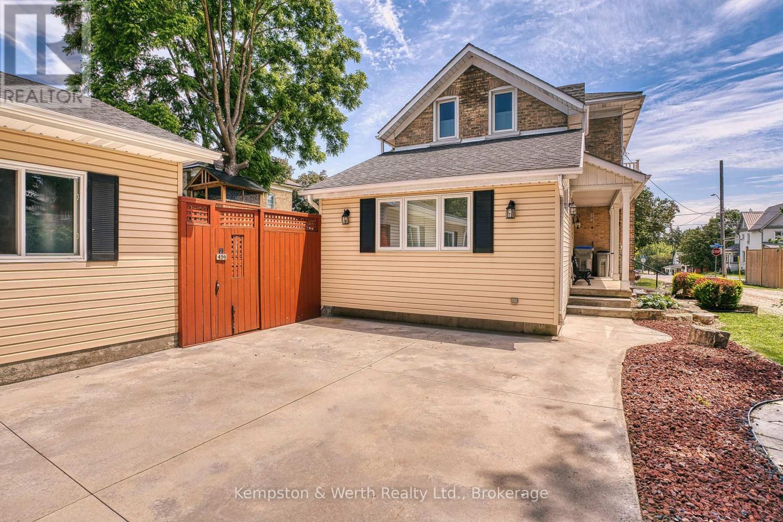 459 Wallace Avenue N Property Photo 13