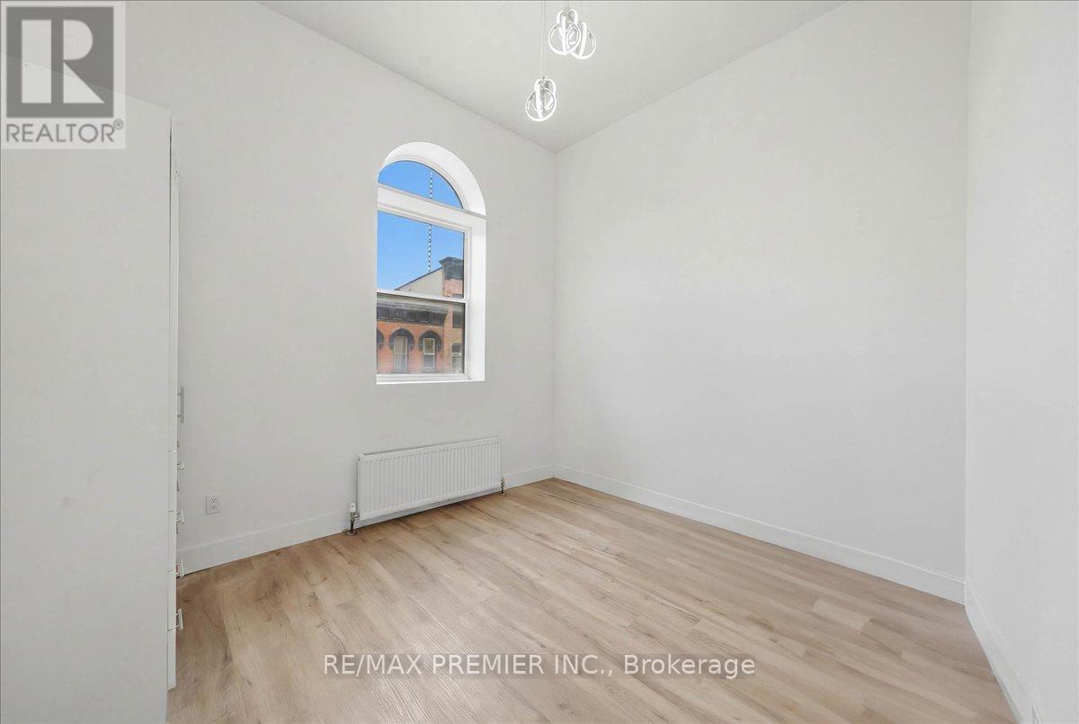 184 King Street E Property Photo 15