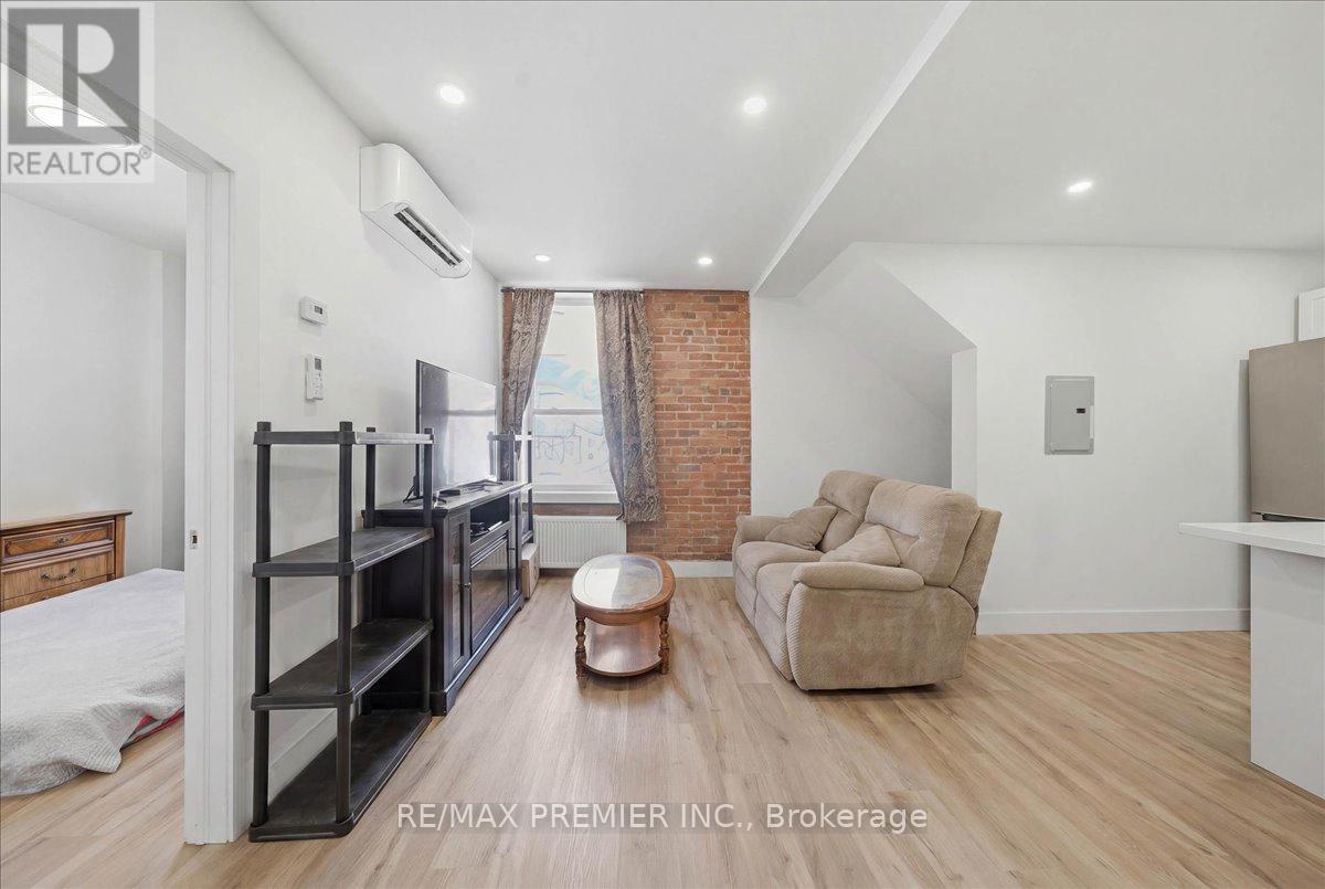 184 King Street E Property Photo 22