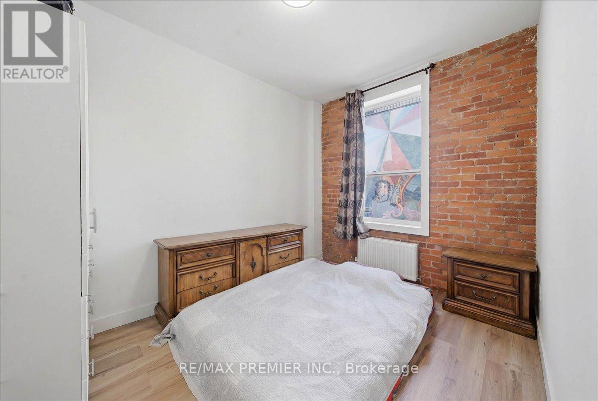 184 King Street E Property Photo 24