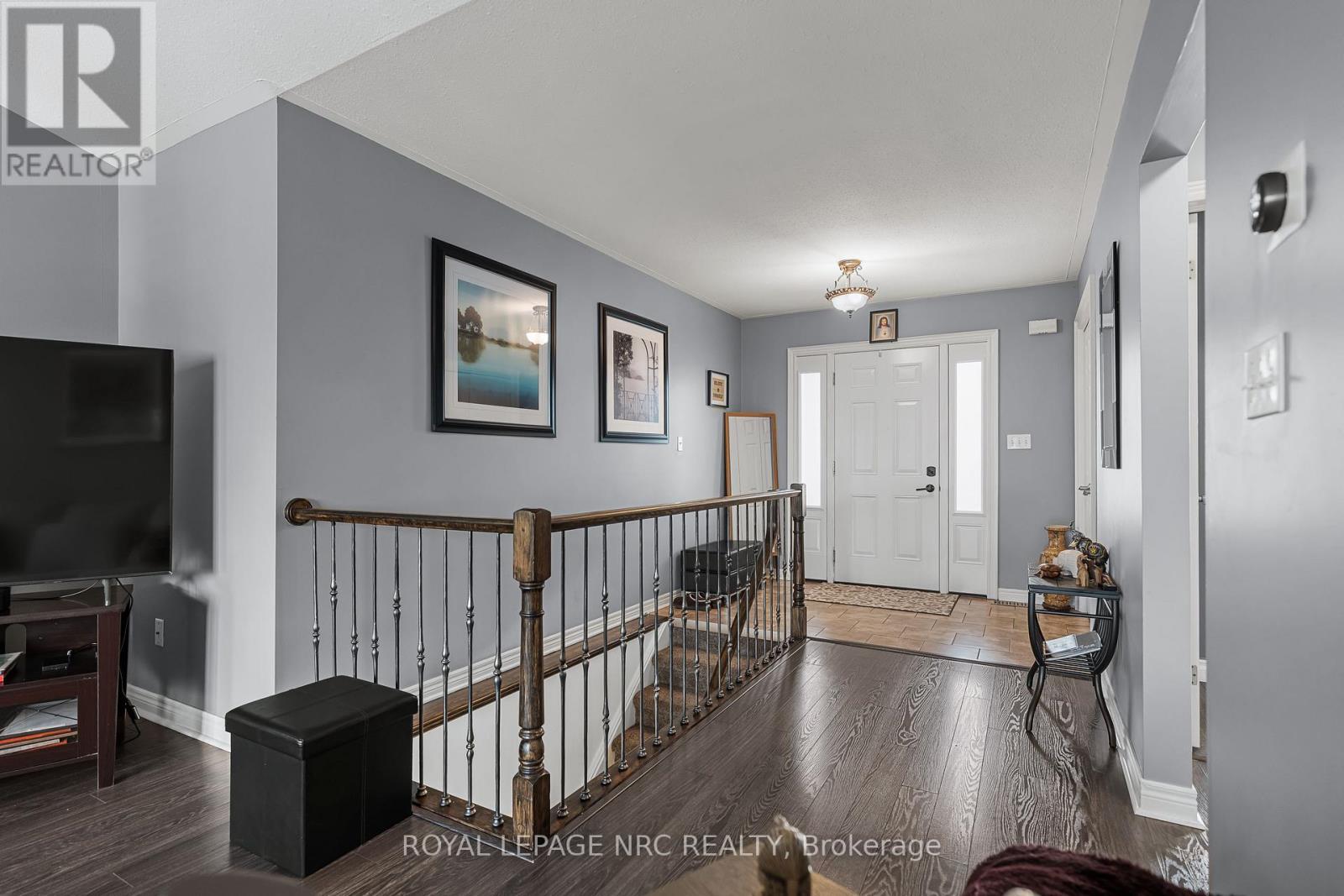 1052 Vansickle Road N Property Photo 5