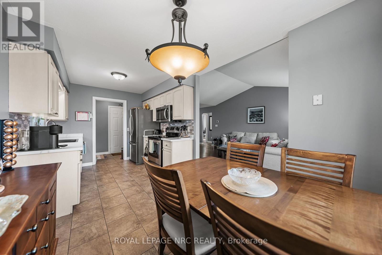 1052 Vansickle Road N Property Photo 14