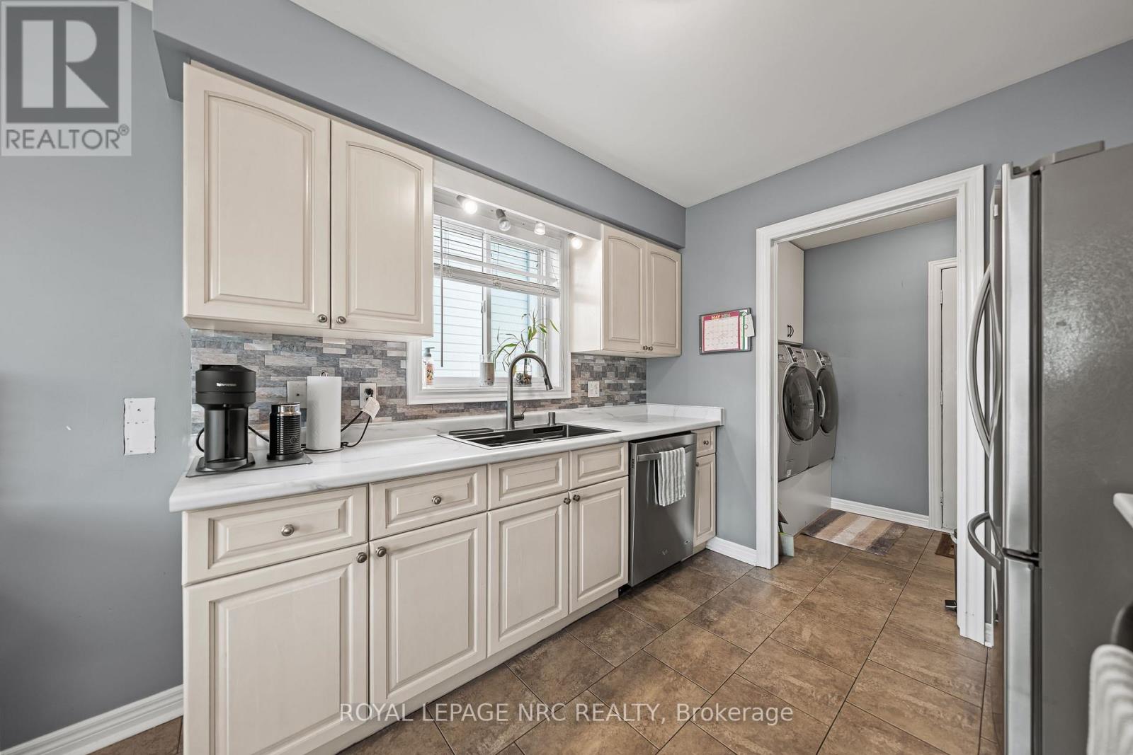 1052 Vansickle Road N Property Photo 18