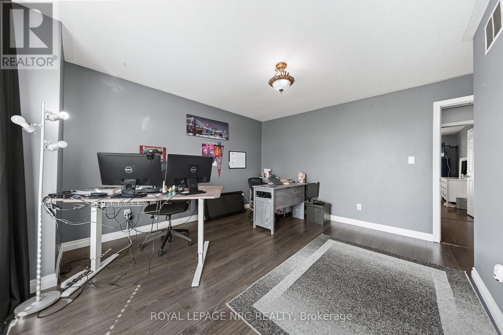 1052 Vansickle Road N Property Photo 25