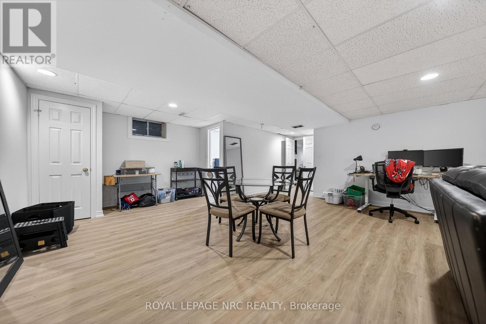 1052 Vansickle Road N Property Photo 32