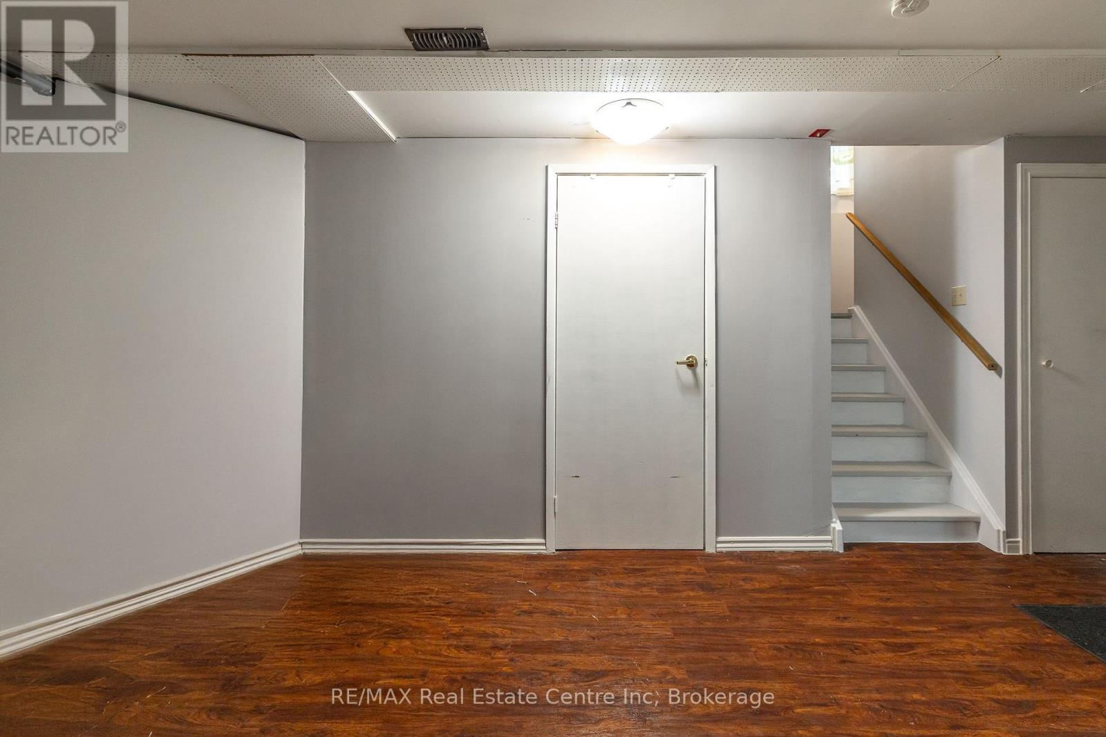 74 - 129 Victoria Road N Property Photo 25