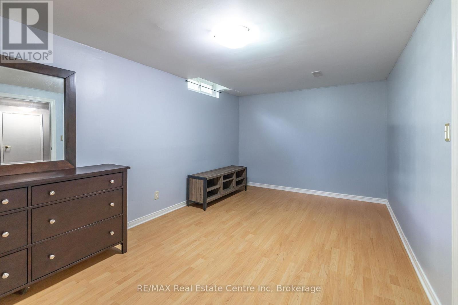 74 - 129 Victoria Road N Property Photo 26