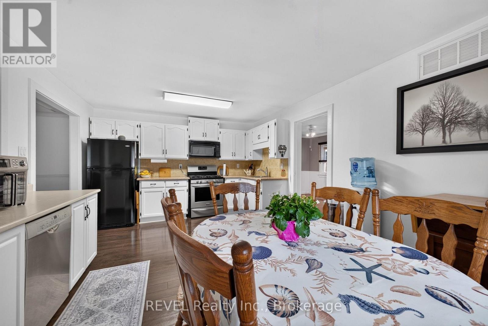 3262 Young Avenue Property Photo 8