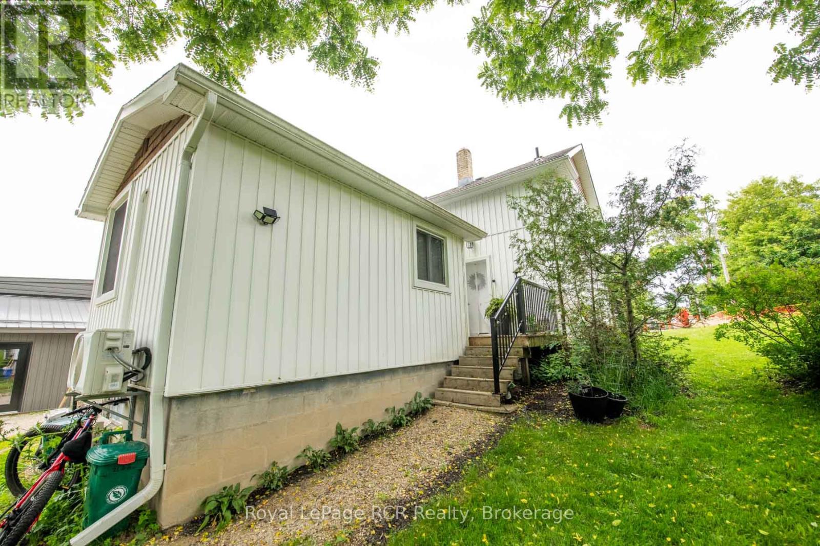 A & B & C - 21 Arthur Street West Street W Property Photo 8
