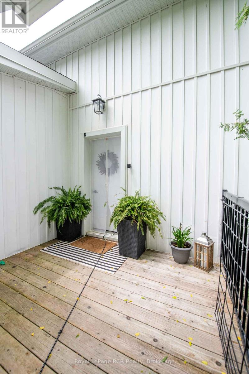 A & B & C - 21 Arthur Street West Street W Property Photo 9