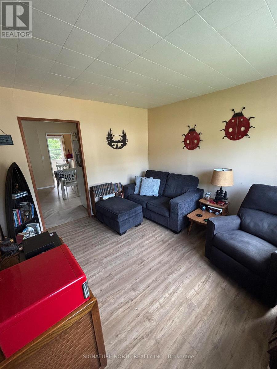 209 Fotheringham Ave. Property Photo 2