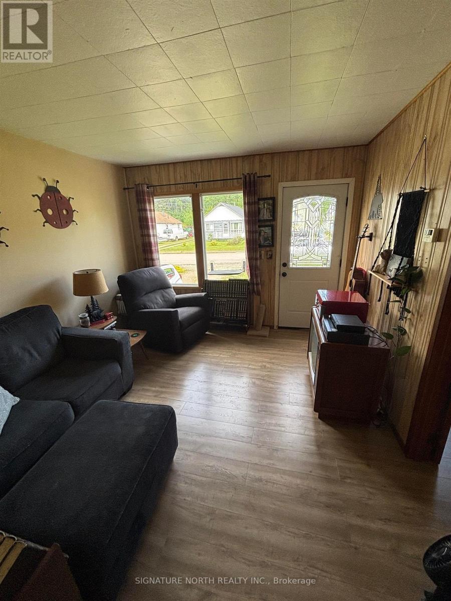 209 Fotheringham Ave. Property Photo 3