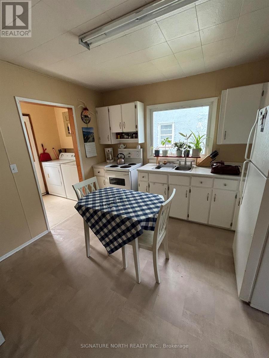209 Fotheringham Ave. Property Photo 6