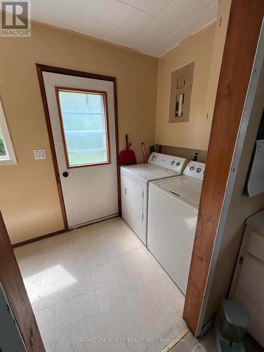 209 Fotheringham Ave. Property Photo 8