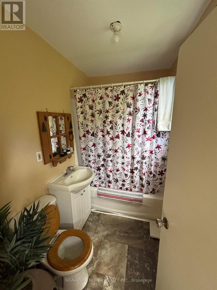 209 Fotheringham Ave. Property Photo 10
