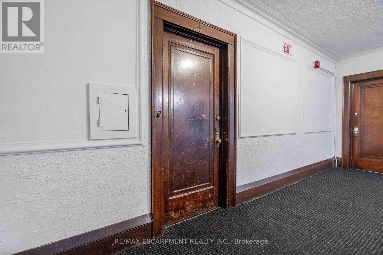 4 - 285 King Street W Property Photo 5