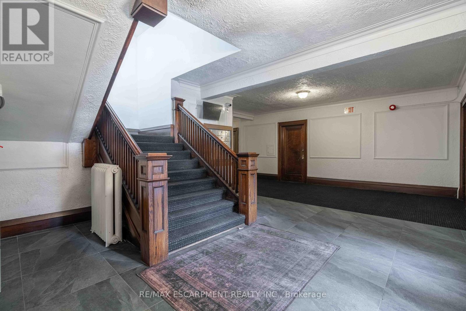 4 - 285 King Street W Property Photo 7