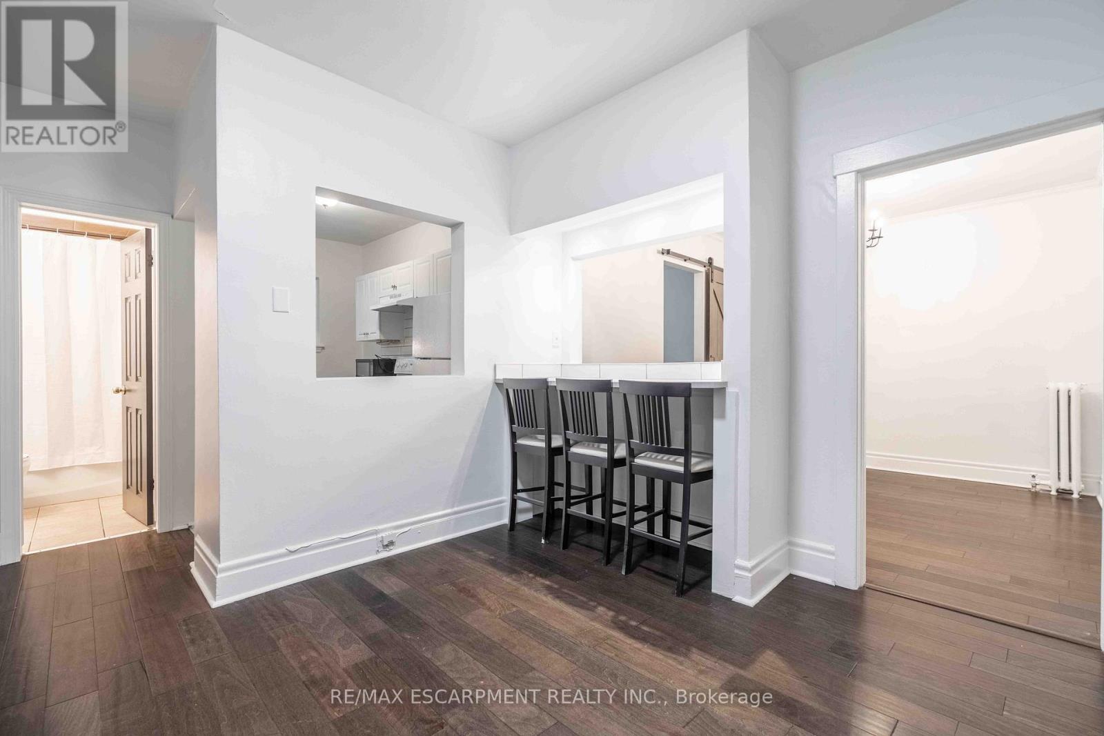 4 - 285 King Street W Property Photo 8