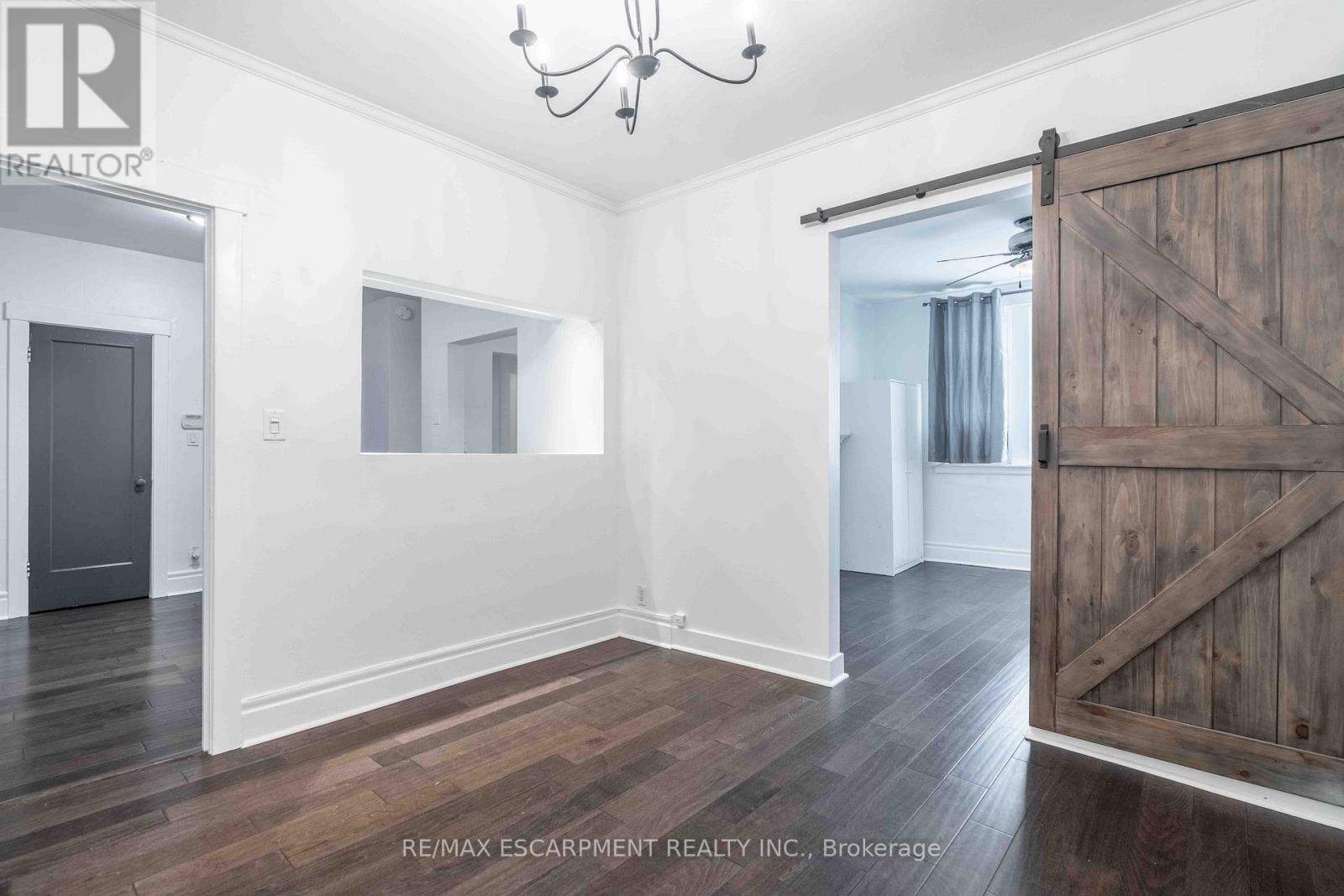 4 - 285 King Street W Property Photo 19
