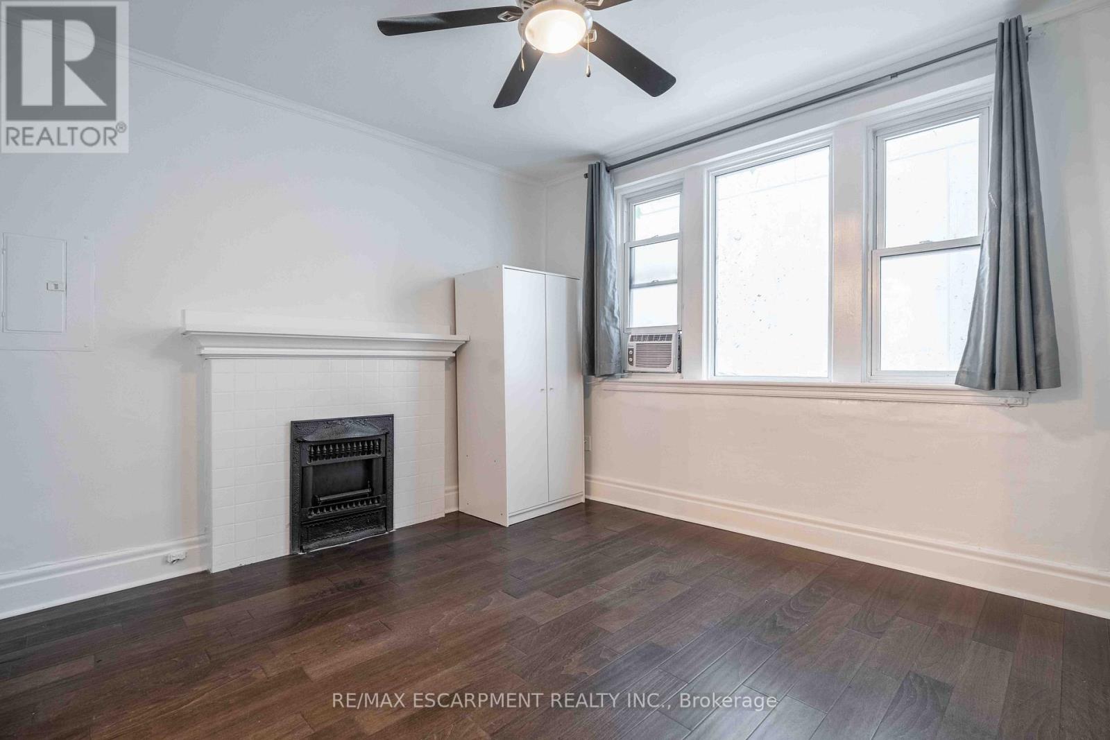 4 - 285 King Street W Property Photo 21