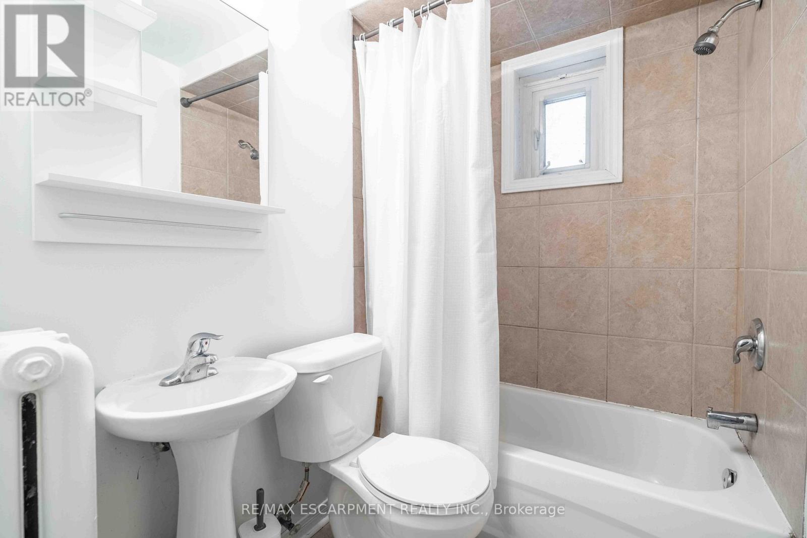 4 - 285 King Street W Property Photo 25