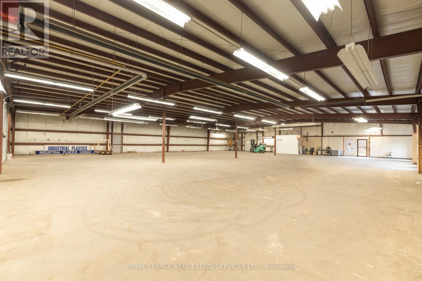 625 Industrial Drive Property Photo 14