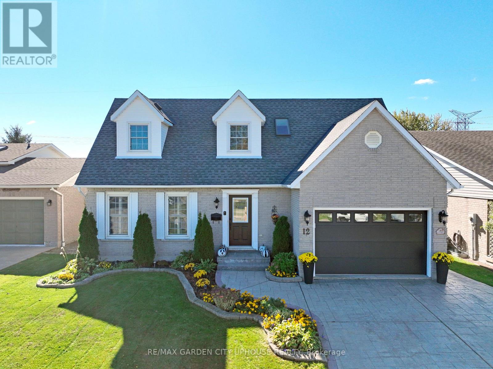12 Foxhill Crescent Property Photo 1