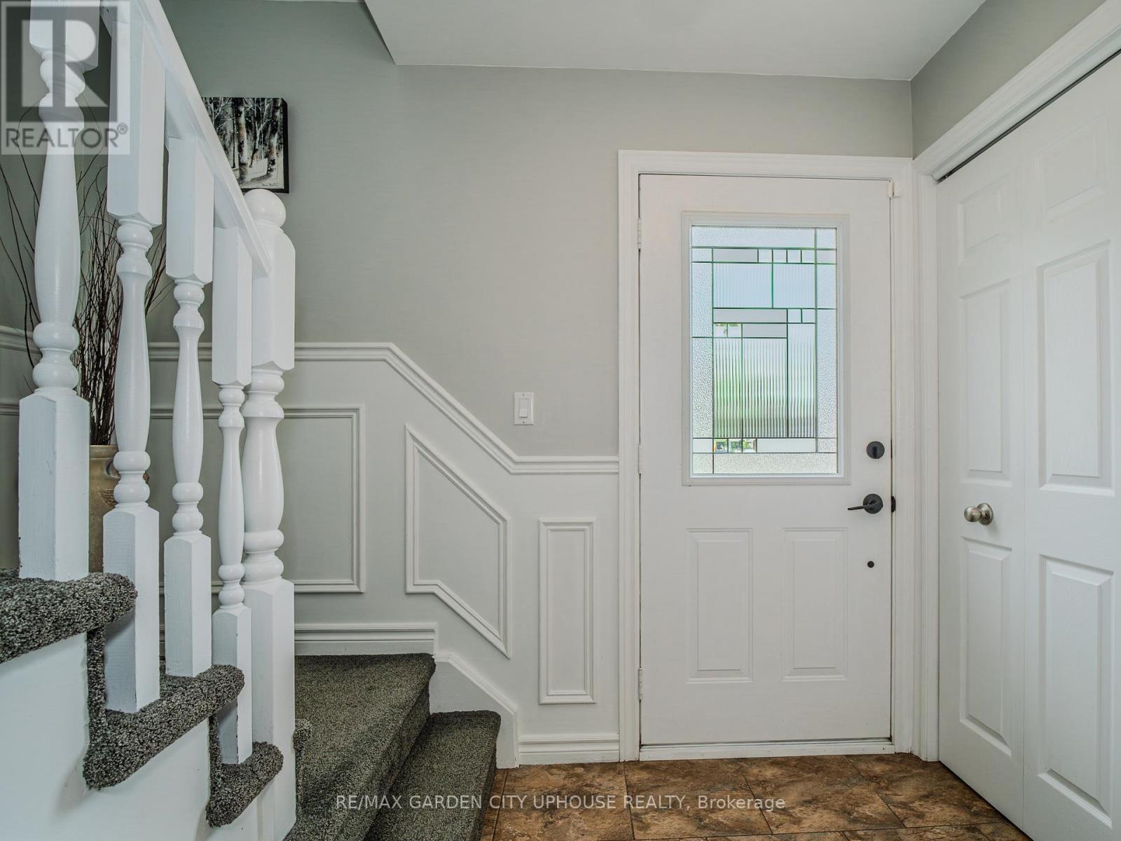 12 Foxhill Crescent Property Photo 3