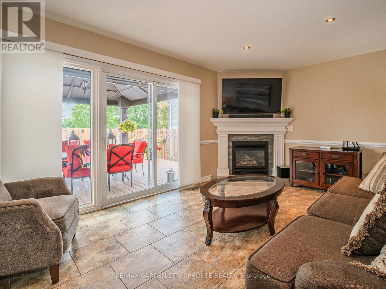 12 Foxhill Crescent Property Photo 13