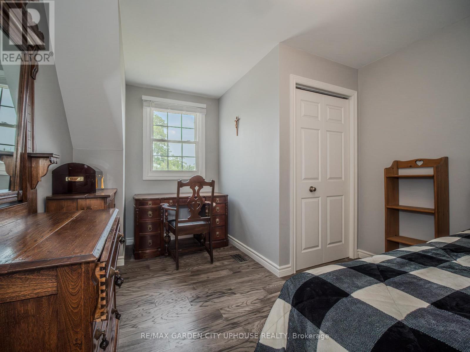 12 Foxhill Crescent Property Photo 17