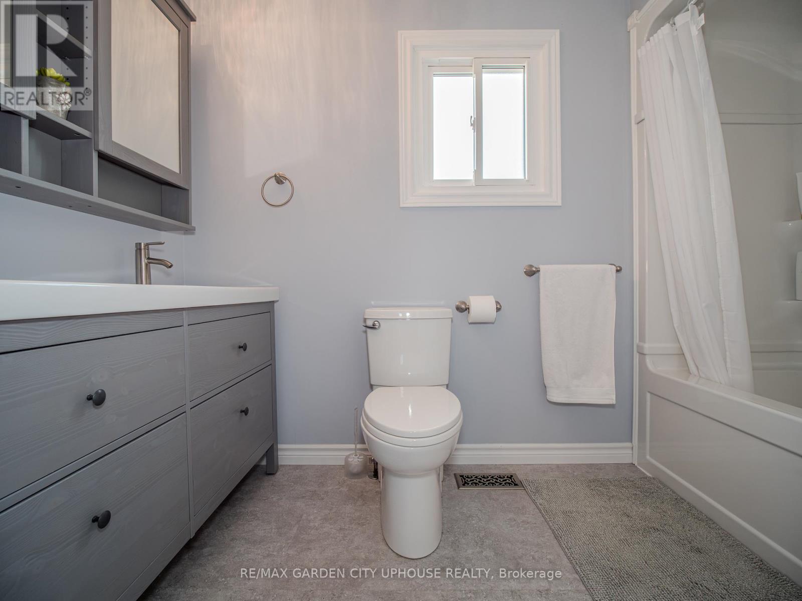 12 Foxhill Crescent Property Photo 22