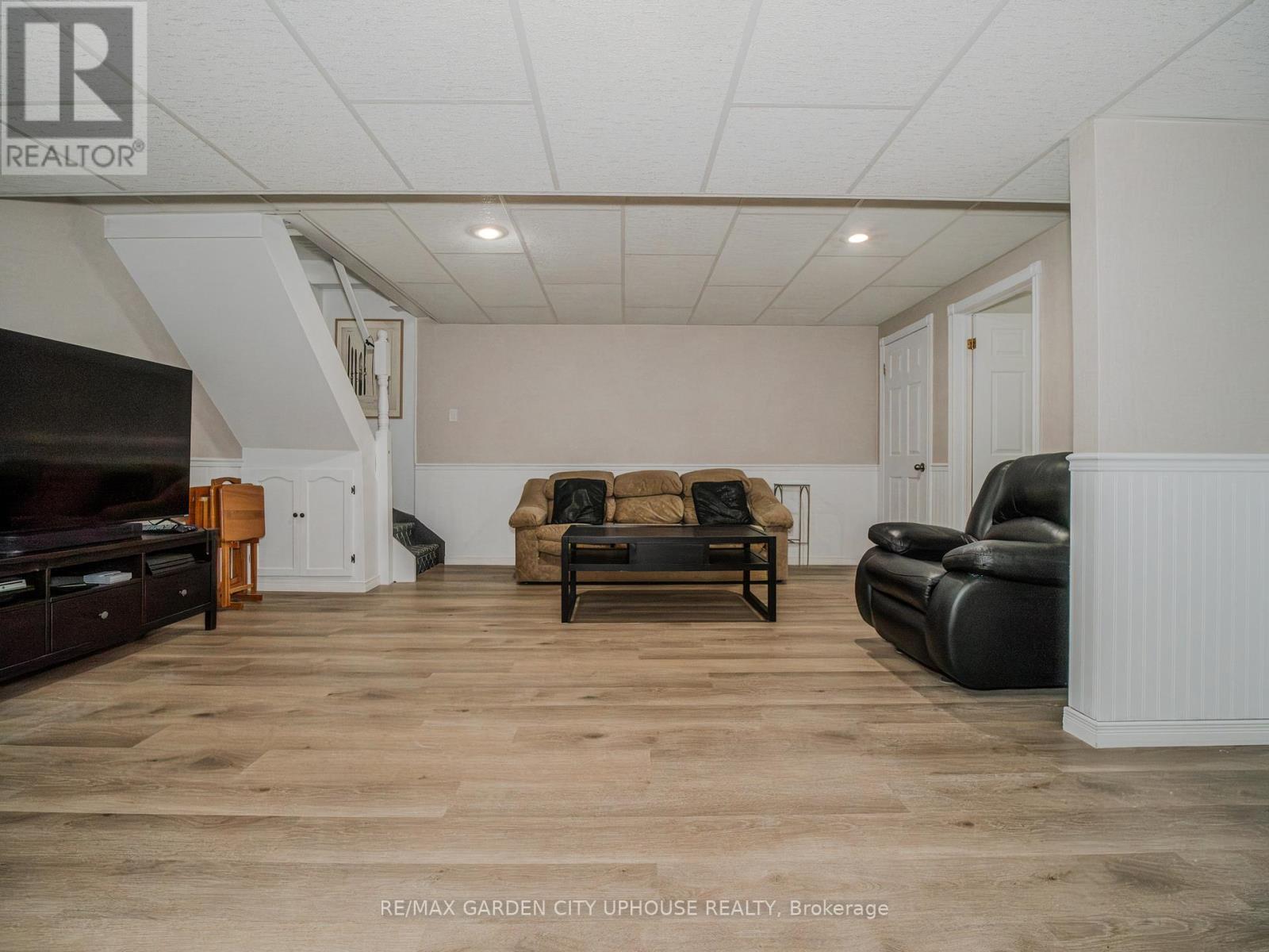 12 Foxhill Crescent Property Photo 23